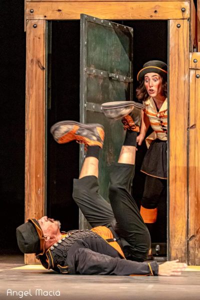 cartel espectáculo de circo y clown infantil y familiar Aloló de Cirko Psikario. Teatro de calle